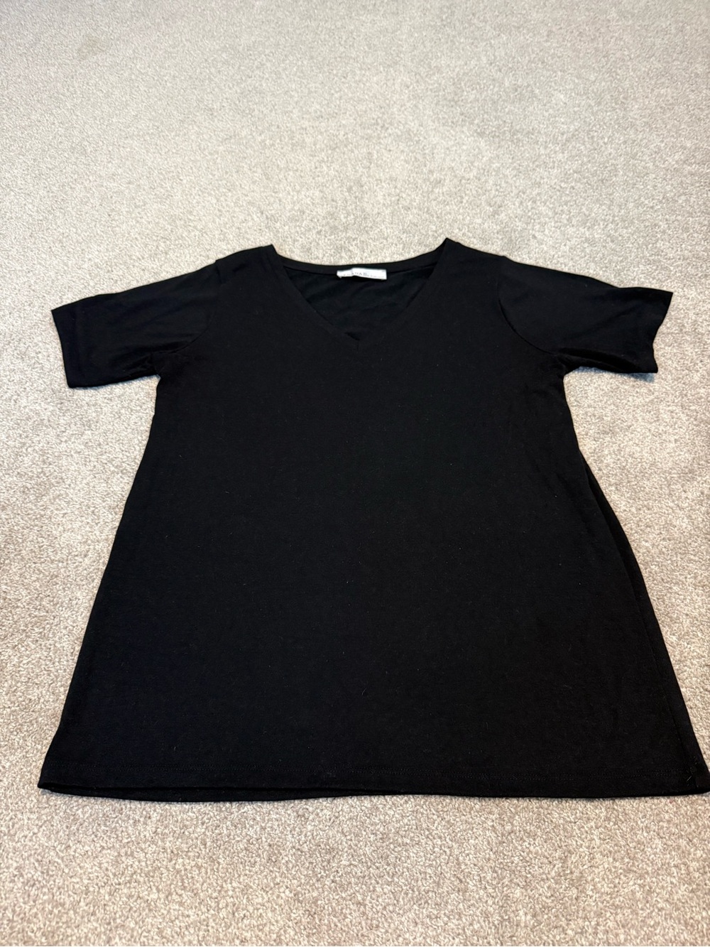 Zenana Outfitters Black V-Neck Short Sleeve Tee